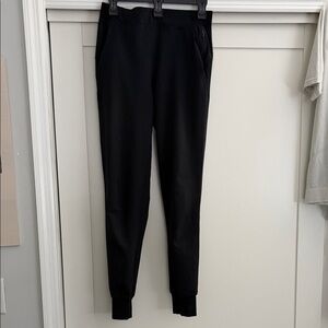 Lululemon Women's Black Jogger Pants - Size 4 - 30" inseam